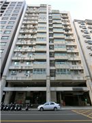 鄰近翠峰國宅社區推薦-愛情海大樓，位於高雄市左營區