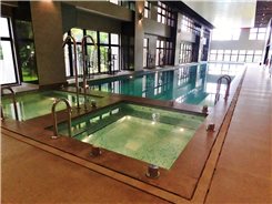 新悅城凱旋區的室內游泳池